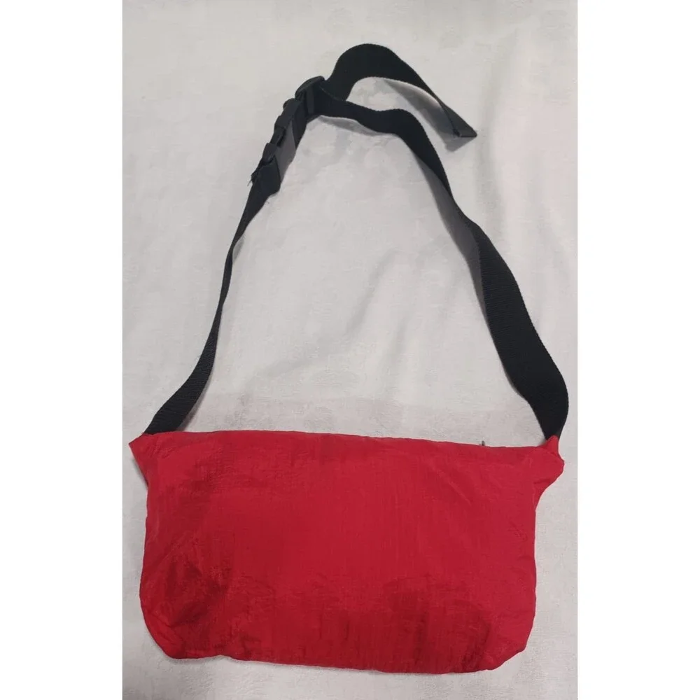 VINTAGE MARLBORO UNLIMITED RED HOODED PACKABLE WINDBREAKER JACKET SIZE LG